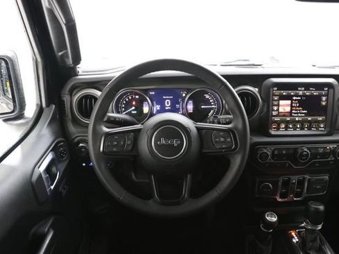Used 2023 Jeep Wrangler Unlimited w/ Sun & Screen Package AWD/4WD image 14