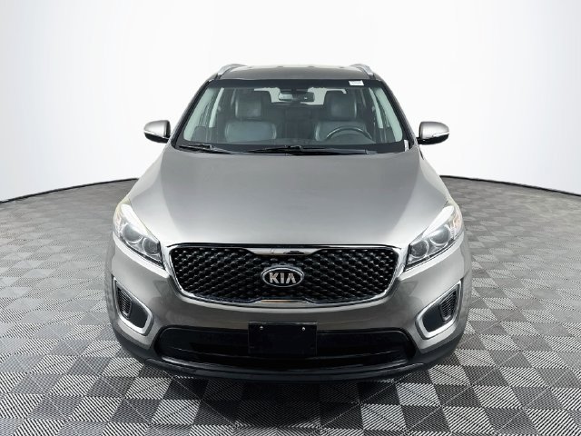 Used 2017 Kia Sorento FWD image 2