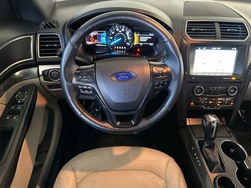 Used 2018 Ford Explorer XLT w/ Equipment Group 202A FWD image 13