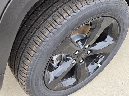 New 2026 Jeep Grand Cherokee Limited AWD/4WD image 6