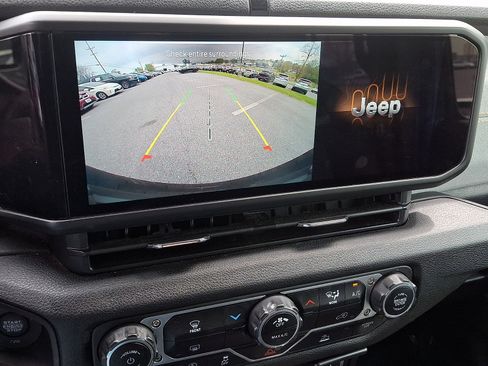 Used 2024 Jeep Wrangler Unlimited Sport AWD/4WD image 19
