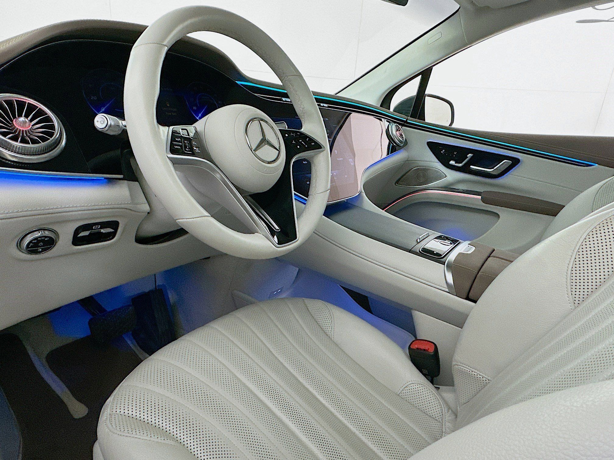 Used 2023 Mercedes-Benz EQS 580 4MATIC SUV image 7