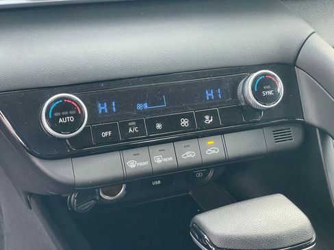 Used 2023 Hyundai Elantra SEL image 22