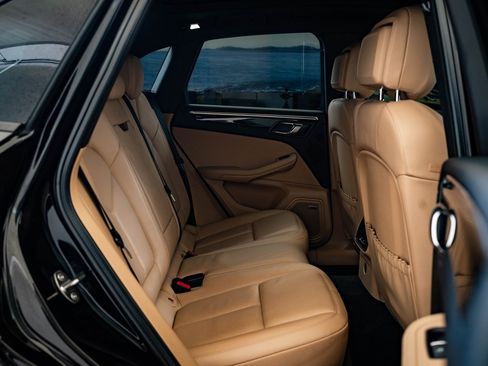 Used 2018 Porsche Macan image 40