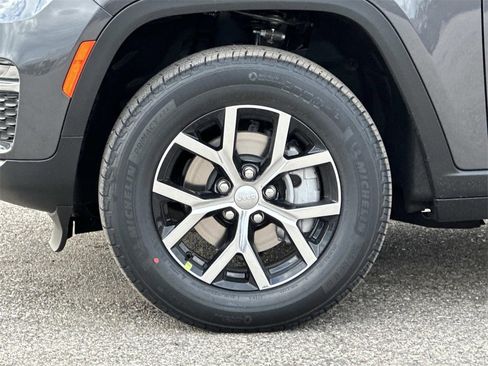 New 2025 Jeep Grand Cherokee Limited image 8