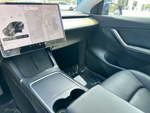 Used 2021 Tesla Model Y Long Range AWD/4WD image 23