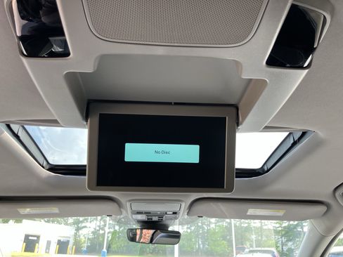 Used 2024 Honda Odyssey Elite image 32