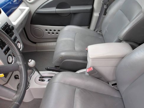 Used 2006 Chrysler PT Cruiser Limited FWD image 16