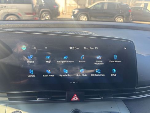 Used 2025 Hyundai Elantra Limited image 21