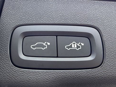 Certified 2024 Volvo XC60 B5 Plus w/ Protection Package Premier AWD/4WD image 11