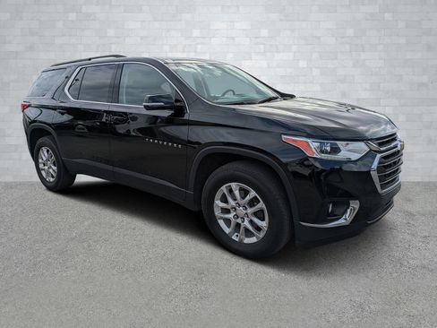 Used 2020 Chevrolet Traverse LT image 2