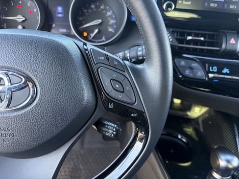 Used 2020 Toyota C-HR XLE FWD image 26