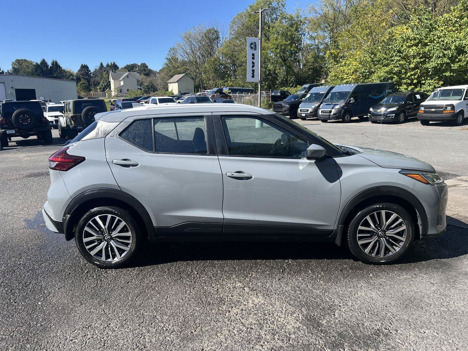 Used 2024 Nissan Kicks SV FWD image 2
