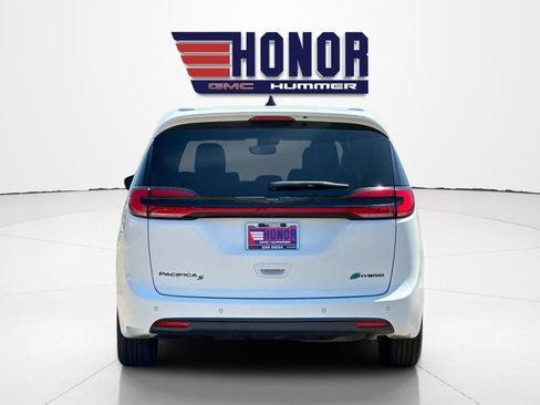 Used 2024 Chrysler Pacifica Limited FWD image 5