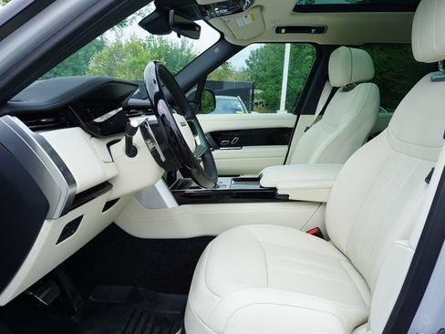 Used 2026 Land Rover Range Rover SE AWD/4WD image 12