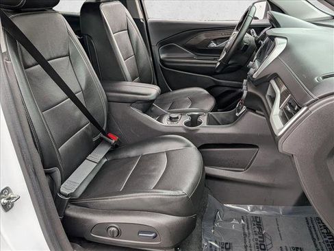 Used 2024 GMC Terrain SLT image 25