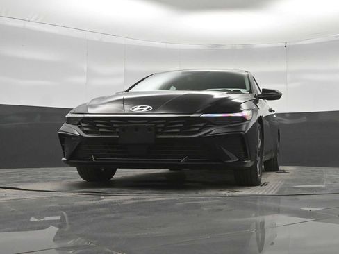 New 2026 Hyundai Elantra Limited FWD image 35