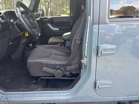 Used 2014 Jeep Wrangler Unlimited Sahara w/ Max Tow Package image 8