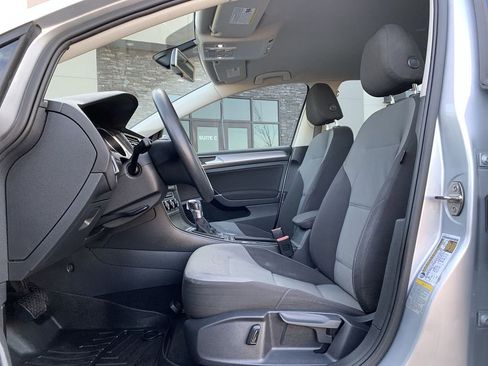 Used 2015 Volkswagen e-Golf Limited Edition image 25