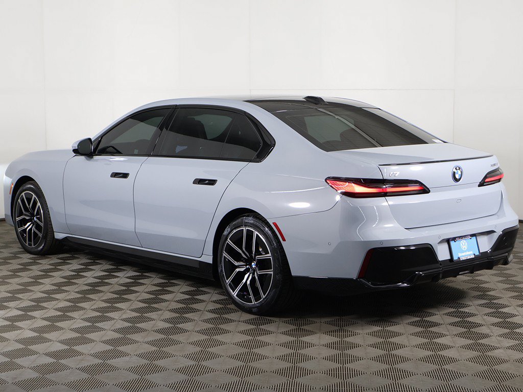 Used 2025 BMW i7 xDrive60 w/ Premium Package AWD/4WD image 12