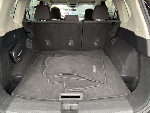 Used 2025 Nissan Rogue SV AWD/4WD image 12