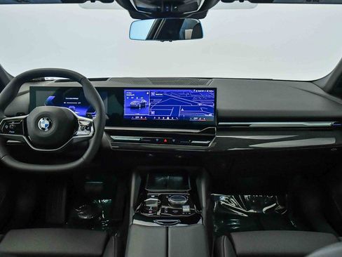 Used 2025 BMW 530i w/ Premium Package image 15