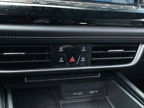 Used 2024 Volkswagen Atlas SE AWD/4WD image 18
