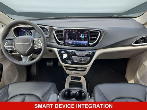 Used 2024 Chrysler Pacifica Touring-L FWD image 14