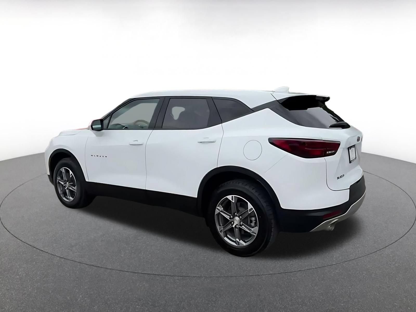 Used 2026 Chevrolet Blazer LT FWD image 9