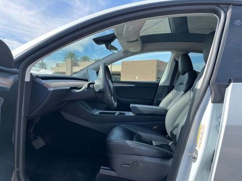 Used 2025 Tesla Model Y Long Range image 8