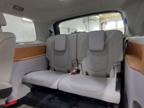 New 2025 Volkswagen ID. Buzz 1st Edition image 36