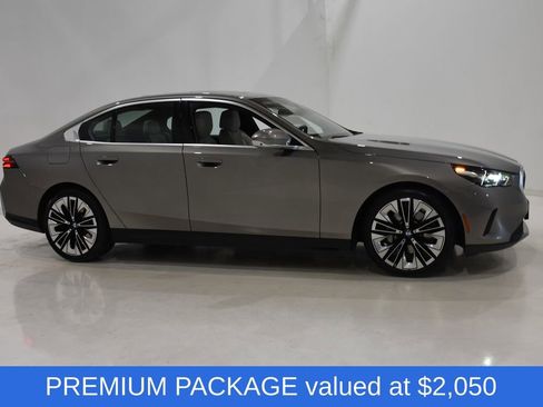 Used 2025 BMW 530i xDrive w/ Premium Package image 3