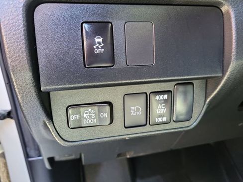 Used 2022 Toyota Tacoma TRD Sport w/ Technology Package image 21