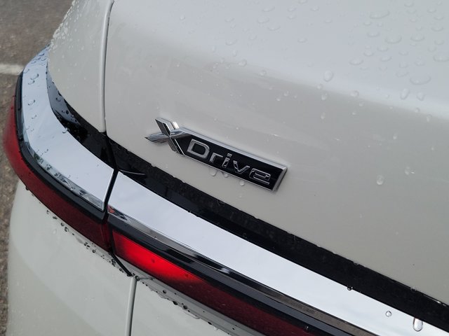 Used 2024 BMW 760i xDrive AWD/4WD image 9