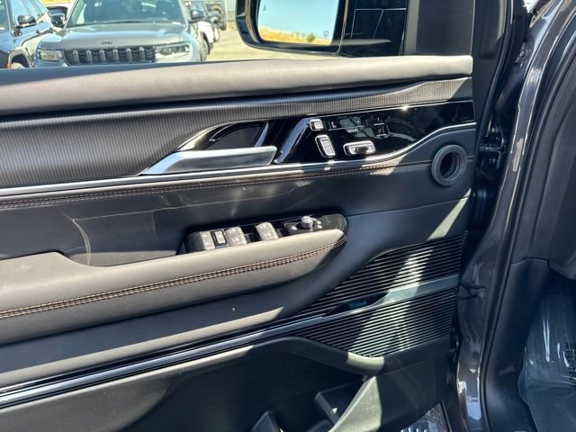 New 2026 Jeep Grand Wagoneer L Summit AWD/4WD image 9