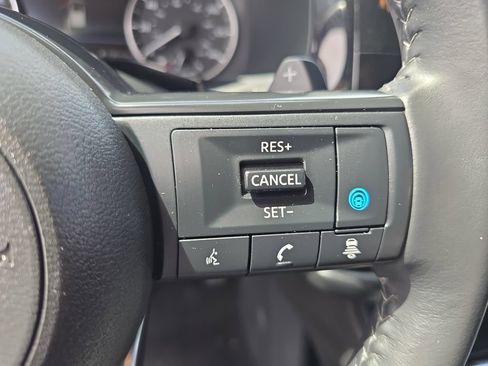 Used 2025 Nissan Pathfinder SV FWD image 16