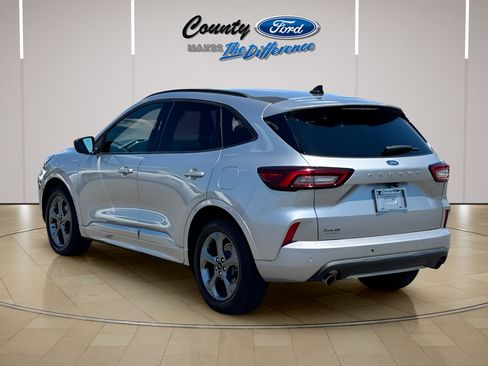 Used 2024 Ford Escape ST-Line w/ Tech Pack #1 FWD image 7