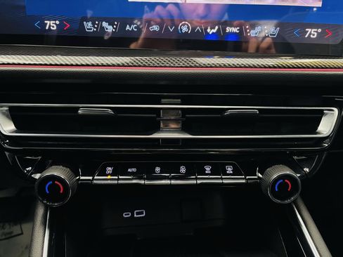 Used 2026 Chevrolet Traverse High Country FWD image 59