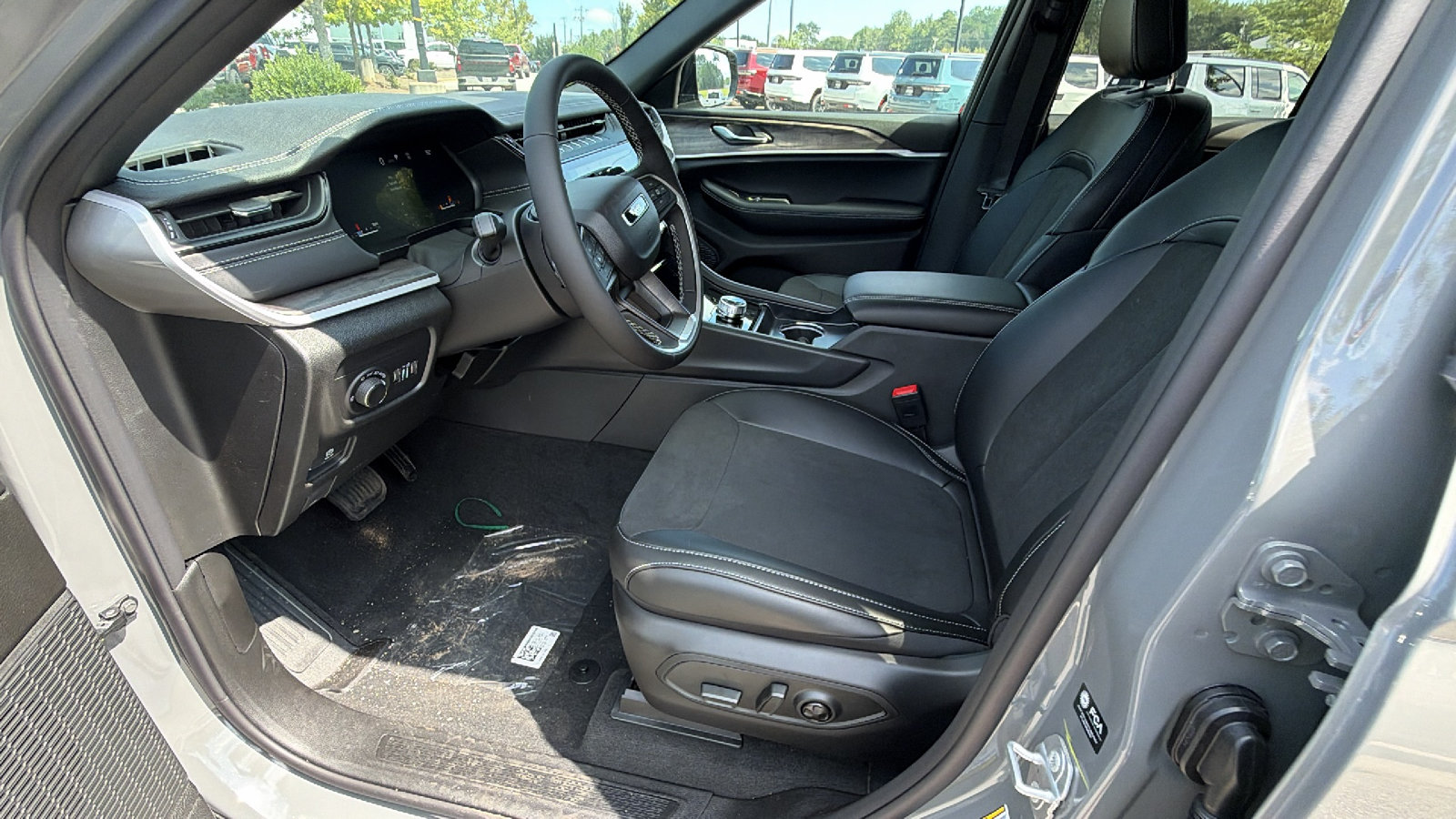 New 2027 Jeep Grand Cherokee Altitude RWD image 16