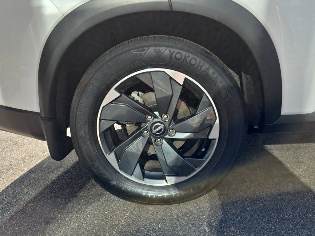 Certified 2026 Nissan Rogue SV AWD/4WD image 23