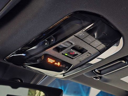 Used 2024 Toyota Venza Limited image 32