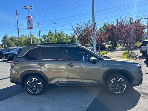Used 2025 Subaru Forester Limited AWD/4WD image 6