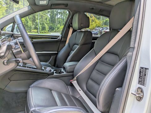 Certified 2025 Porsche Macan S AWD/4WD image 5