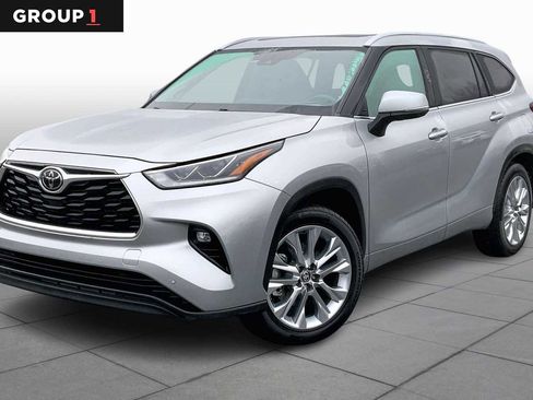 Used 2022 Toyota Highlander Limited image 1