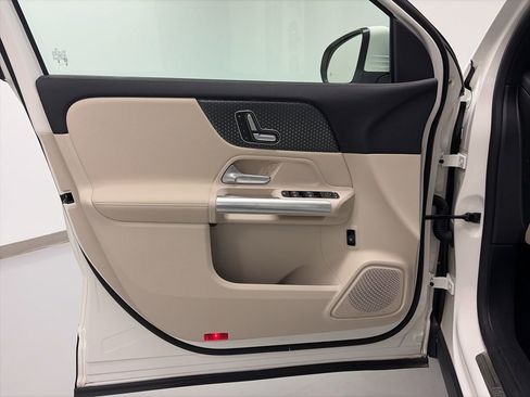 Certified 2025 Mercedes-Benz GLA 250 4MATIC image 15