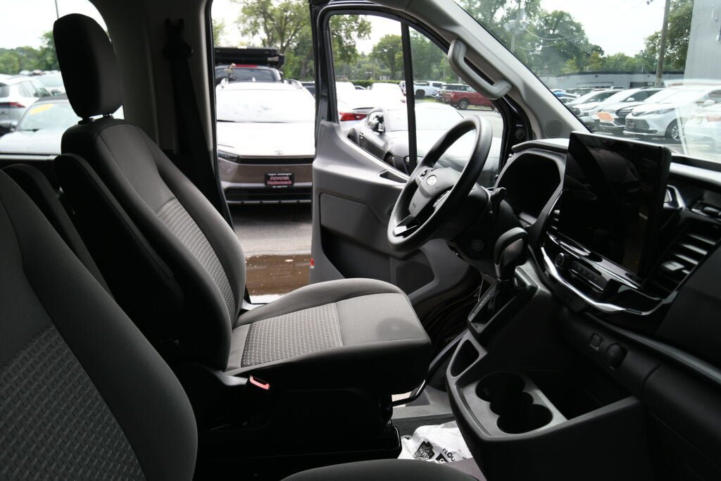 Used 2025 Ford Transit 350 XLT RWD image 27