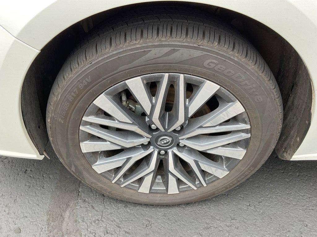 Used 2025 Nissan Altima 2.5 SV AWD/4WD image 9