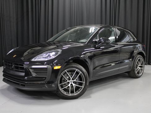 New 2026 Porsche Macan image 1