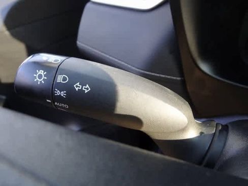 Used 2022 Toyota RAV4 XLE image 18