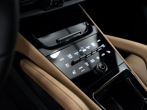Certified 2026 Porsche Cayenne AWD/4WD image 16